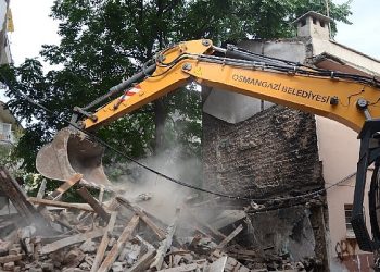 Metruk binalar vatandaşın huzuru için yıkılıyor
