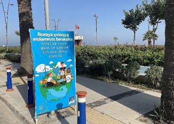 Pak bir etraf için yere atma, çöpe at