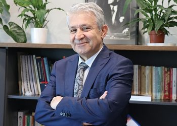Prof. Dr. Yumuşhan Günay: “Sosyal medya paylaşımları diş estetiğine talebi artırdı”