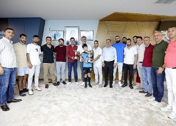 Şampiyonluk kupasını Lider Sandal’a getirdiler