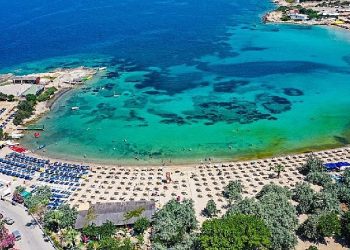 Seferihisar’da plajlara “mavi bayraklar” asıldı