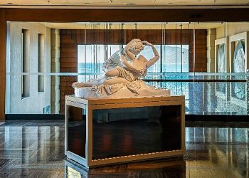 Ünlü Heykeltraş Server Demirtaş’ın ”Aşk” isimli yapıtı Caresse Bodrum’da