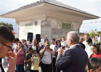 Üsküdar’da 10 bin şahsa aşure ikram edildi 