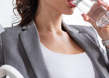 Yaz mevsiminde sıvı tüketimi ve böbrek sıhhatine dikkat 