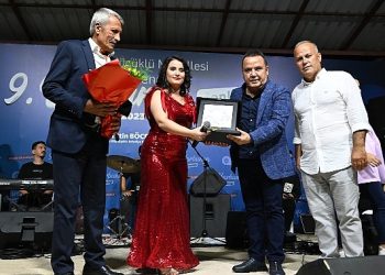 Antalya Büyükşehir Belediye Lideri Muhittin Böcek Küçüklü Mahallesi 9. Barbunya Şenliği’ne katıldı