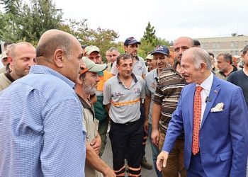 Bayrampaşa Belediye Lideri Atila Aydıner, çalışanlarla buluştu