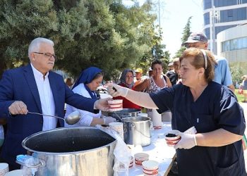Burhaniye Belediyesi’nden Klâsik Aşure Hayrı