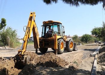 Burhaniye’de yol çalışmaları son hız devam ediyor 