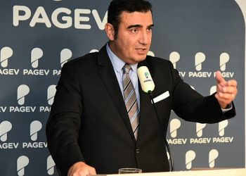 Daralmaya karşı büyüyoruz 