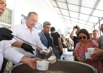 Didim Belediyesi’nden aşure ikramı
