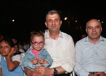Gölcüklü Minikler Açık Havada Sinema Keyfini Çok Sevdi