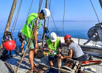 İzmir Körfezi’nin 30 farklı noktasından karot örneği alındı