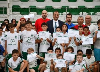 İznikspor Yaz Futbol Okulunda Sertifika Heyecanı