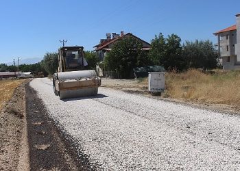 Kanalizasyon tamam sıra asfaltta