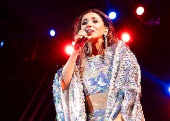 Karsu İstanbul’un En Büyük Sahnesi YBY Woods’ta 8 Bin Hayranını Sesiyle Mest Etti