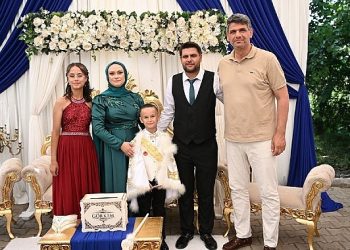 Kartepe Belediye Lideri Av.M.Mustafa Kocaman, hemşehrilerinin en keyifli günlerinde yanlarında olmaya devam ediyor.