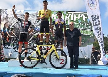 Kartepe’de nefes kesen bisiklet yarışı