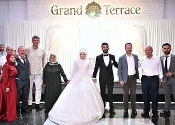 Kocaman mutluluklara diledi 