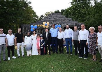 Kocaman Mutluluklara Şahitlik Ediyor