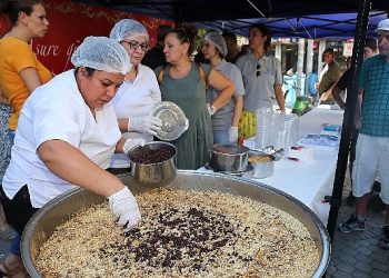 Konak’ta 5 Bin Bireye Aşure