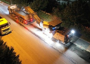Küçükçekmece Belediyesi’nin asfalt çalışmaları aralıksız sürüyor
