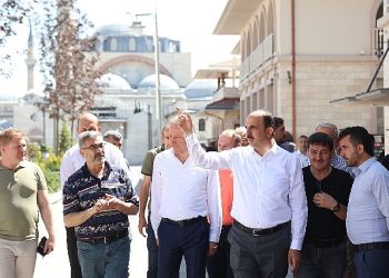 Lider Altay Türbeönü Çarşılarında Esnafla Buluştu