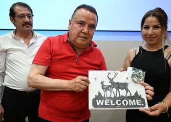 Lider Böcek Antalya Kanaat Liderleri Platformu’nu ağırladı