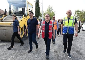 Lider Böcek Döşemealtında asfalt çalışmalarını inceledi