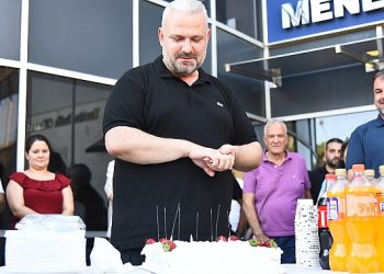 Lider Pehlivan’a sürpriz kutlama 