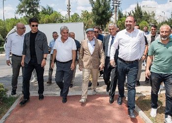 Lider Soyer Çiğli’de etraf düzenleme çalışmalarını inceledi