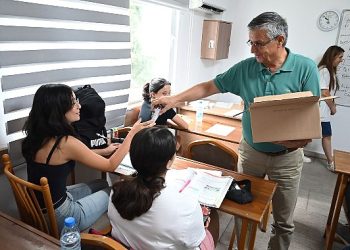 Lider Topaloğlu’ndan öğrencilere dondurma ikramı