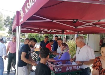 Lider Topaloğlu’ndan vatandaşlara aşure ikramı