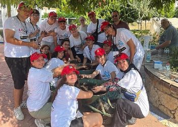 Lösev kampı öğrencileri tohum merkezini ziyaret etti