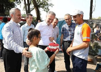 Paklık Çalışanına Sürpriz Doğum Günü Kutlaması