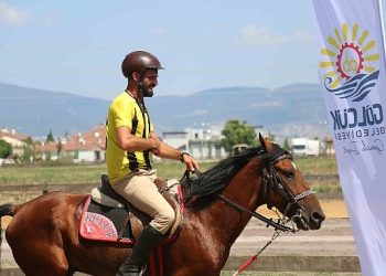 Rahvan At Yarışı Gölcük Koşusu Nefesleri Kesti