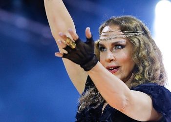 Sertab Erener Turkcell Vadi sahnesinde verdiği konserle tüm dinleyicileri büyüledi