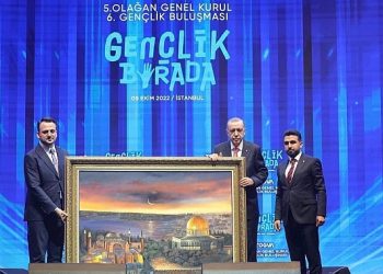 Tarihi ve Kutsal Yerler ile Büyüleyen Stant: Amine Sultan Tan’ın “Ruh-u Revan” Standı.