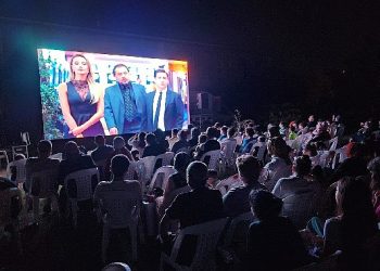 Açık havada sinema keyfi Gölcük’te bir diğer hoş