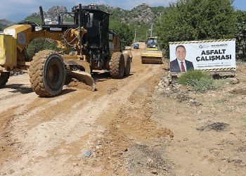 Antalya Büyükşehir’den Serik kırsalına asfalt