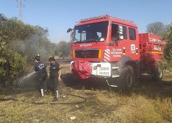 Aydın Büyükşehir Belediyesi İtfaiyesi’nden Umurlu’daki yangına müdahale