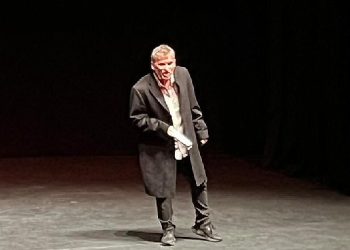 Belçika’nın tanınmış oyuncularından Arif Hakan “Bir Meczubun Hatıra Defteri” ile artık İstanbul’da