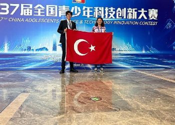 Bucalı öğrenci Asya’nın kalbinden mükafatla dönüyor