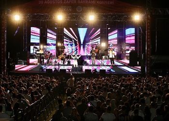 Büyük Zaferin 101. Yılı Menderes’te Coşkuyla Kutlandı