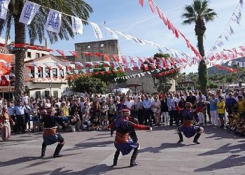 Çeşme Şenliği “Akdeniz” temasıyla büyük bir coşkuyla başladı