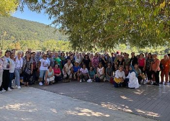 Efes Selçuklu bayanlar Biz Bize Seyahatleri ile toplumsallaşıyor