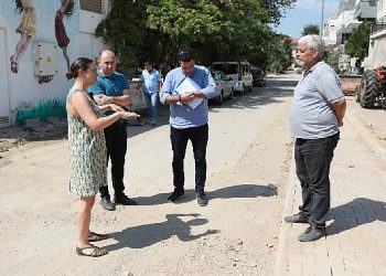 Efes Selçuk’ta yollar, aydınlatma direkleri ve parklar..