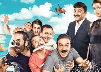 Gölcük’te açık havada sinema keyfi “Geniş Aile 2: Her Türlü” ile devam ediyor