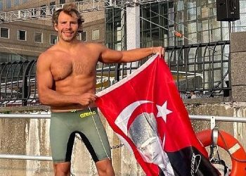 İzmirli Emre’den ABD’de zafer kulacı