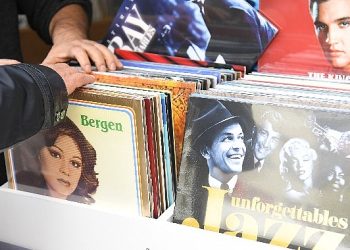 Kadıköy’de Plaklar Barış Manço Anısına Dönecek