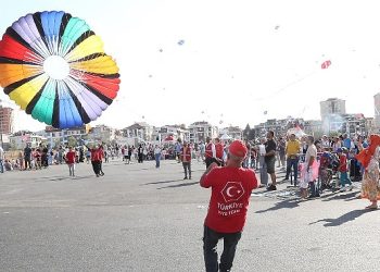 Küçükçekmece’deki Uçurtma Şenliği’nde 7’den 70’e Cümbüş